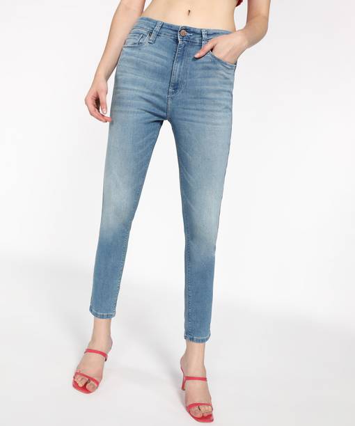Women Tapered Fit Mid Rise Blue Jeans
