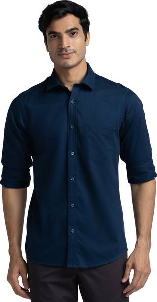 Men Tailored Fit Solid Spread Collar Casual Shirt
