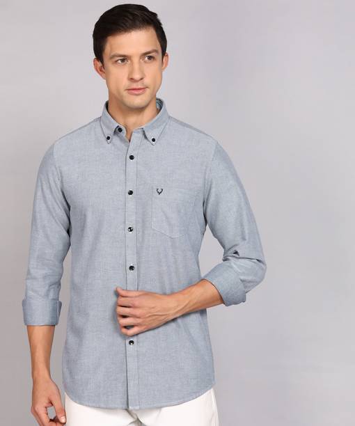 Men Regular Fit Solid Spread Collar Casual Shirt