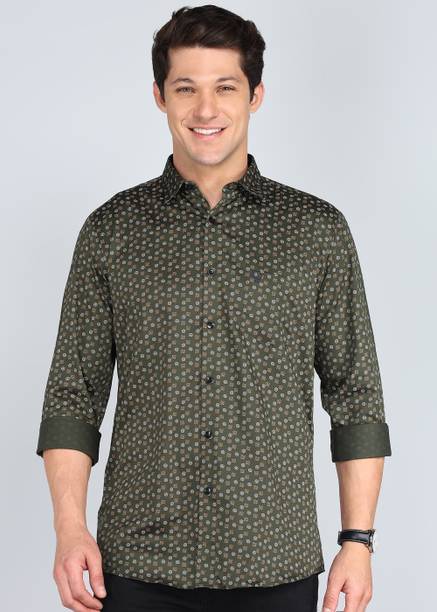 Men Regular Fit Solid Casual Shirt