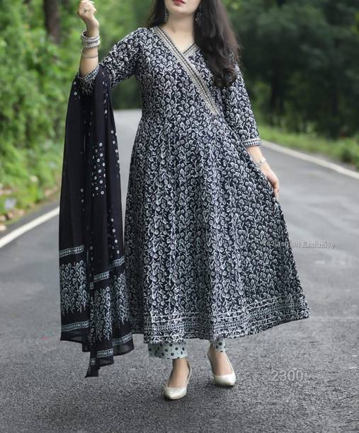 Women Solid Pure Cotton Anarkali Kurta