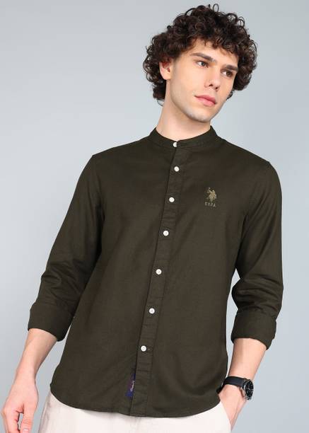 Men Slim Fit Solid Cut Away Collar Casual Shirt