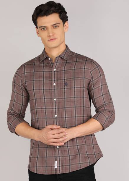 Men Tailored Fit Solid Cut Away Collar Casual Shirt