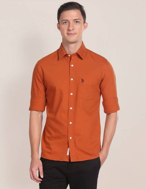 Men Regular Fit Solid Spread Collar Casual Shirt