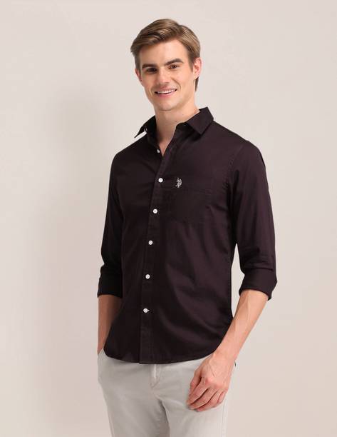 Men Regular Fit Solid Cut Away Collar Casual Shirt