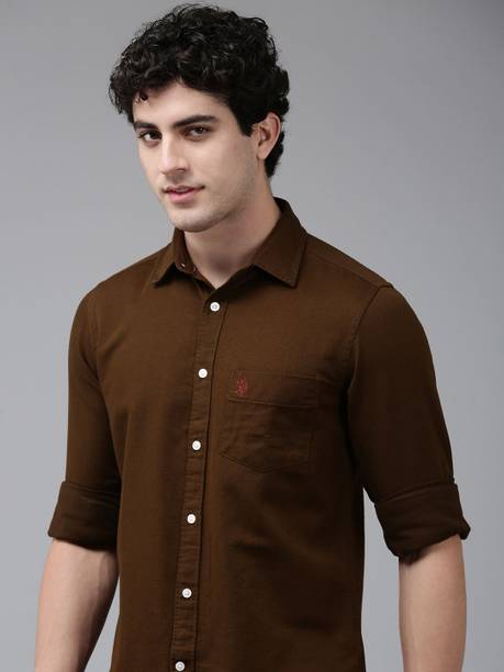 Men Tailored Fit Solid Cut Away Collar Casual Shirt