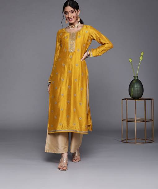 Women Embellished Silk Blend Straight Kurta