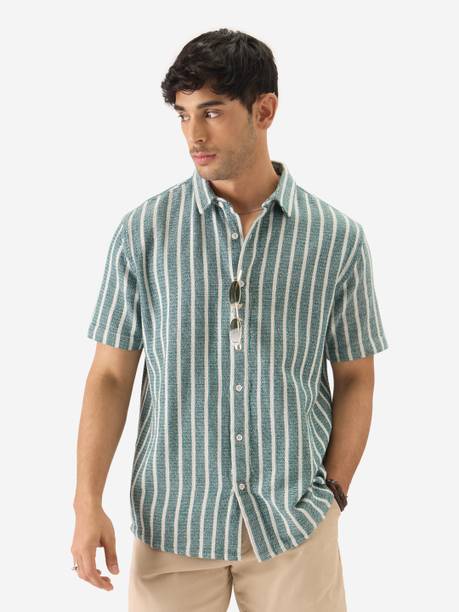Men Regular Fit Striped Spread Collar Casual Shirt