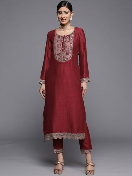Women Embellished Silk Blend Straight Kurta