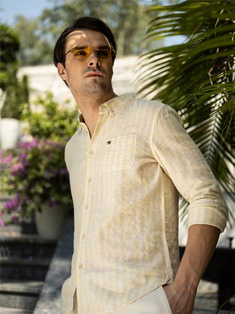 Men Slim Fit Striped Button Down Collar Casual Shirt