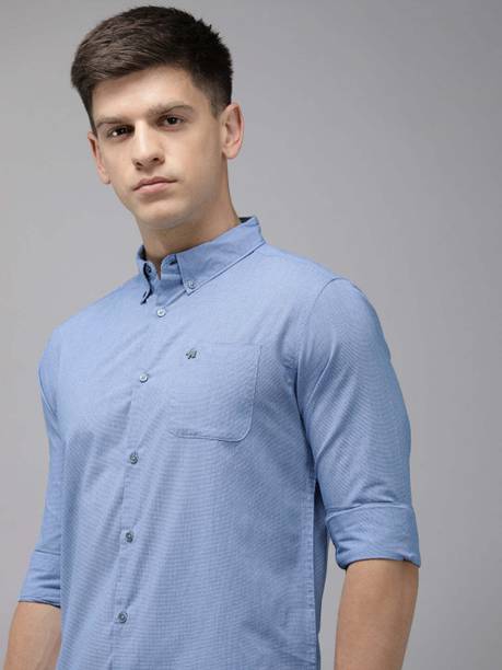 Men Slim Fit Solid Button Down Collar Casual Shirt