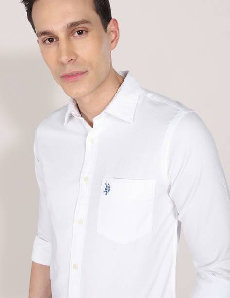 Men Regular Fit Solid Cut Away Collar Casual Shirt