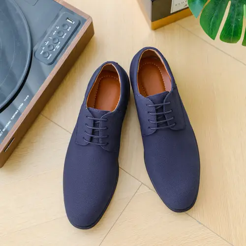 A Pair Of Men’s Solid Color Business Casual Shoes With