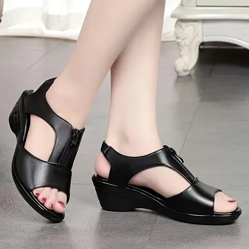 A Pair Of Women’s Fashion New Style Shoes, Summer Outdoor
