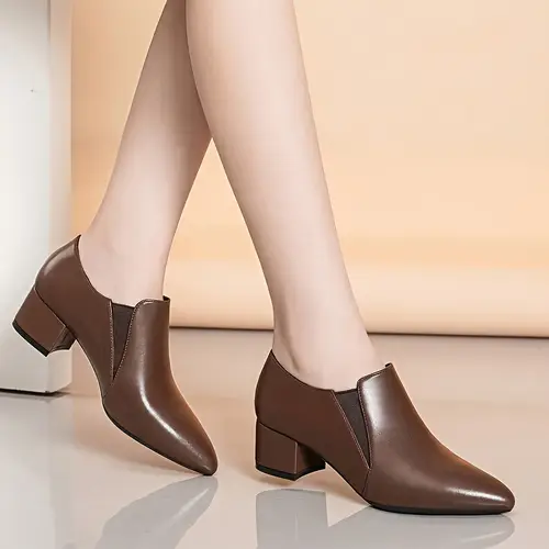 Women’s Classic Brogued Pointed Toe Pumps, Mid Heel Block Heel