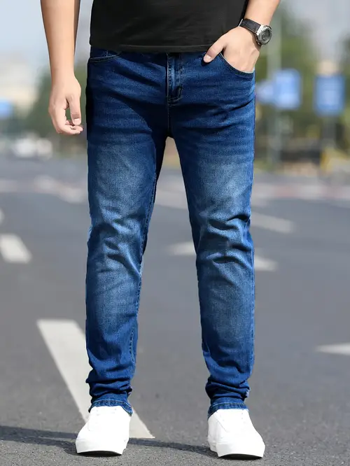 Men’s Light Wash Blue Distressed Straight-Leg Jeans - Classic Five-Pocket